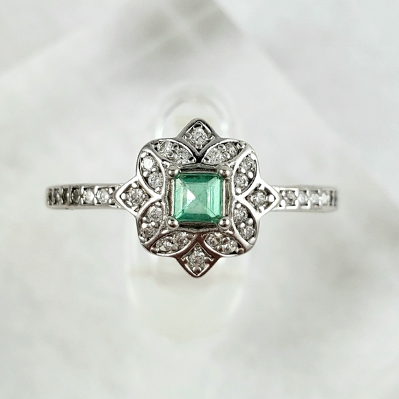 Antique Style Sterling Natural Emerald Ring - Picture 2 of 8